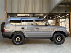ランクルプラド丸目フェイス　TOYOTAグリル