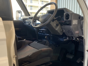 ランクル７０HZJ76K　オートマ　純正ホワイト