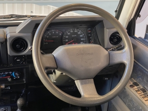 ランクル７０HZJ76K　オートマ　純正ホワイト