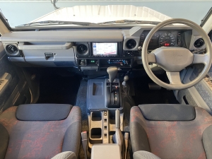 ランクル７０HZJ76K　オートマ　純正ホワイト