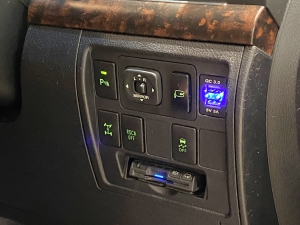 ランクル２００TOYOTAグリル　リフトアップ