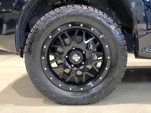 ランクル２００TOYOTAグリル　リフトアップ