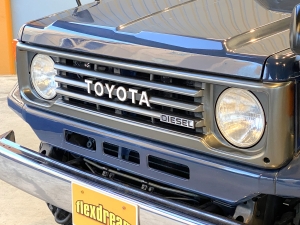 ランクル７０純正カラー　リフトアップ　TOYOTAグリル