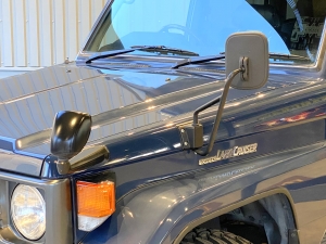 ランクル７０純正カラー　リフトアップ　TOYOTAグリル