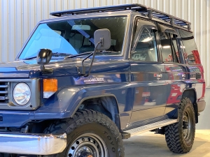 ランクル７０純正カラー　リフトアップ　TOYOTAグリル