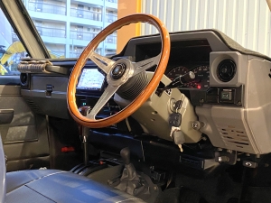 ランクル７０純正カラー　リフトアップ　TOYOTAグリル
