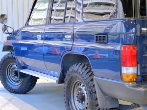 ランクル７０純正カラー　リフトアップ　TOYOTAグリル