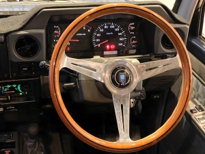 ランクル７０純正カラー　リフトアップ　TOYOTAグリル