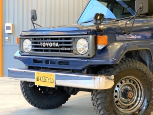 ランクル７０純正カラー　リフトアップ　TOYOTAグリル