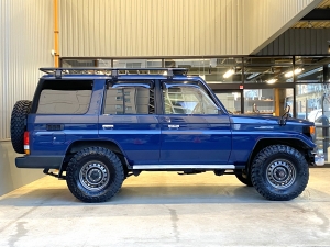 ランクル７０純正カラー　リフトアップ　TOYOTAグリル