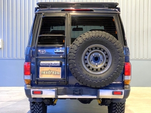ランクル７０純正カラー　リフトアップ　TOYOTAグリル