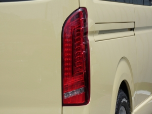 ハイエースバンワイドボディーS-GL　オグショー製8人乗り仕様車
