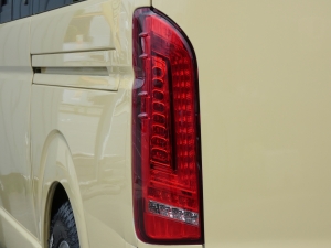 ハイエースバンワイドボディーS-GL　オグショー製8人乗り仕様車