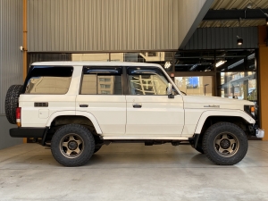 ランクル７０輸出仕様　はたらく車