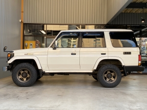 ランクル７０輸出仕様　はたらく車