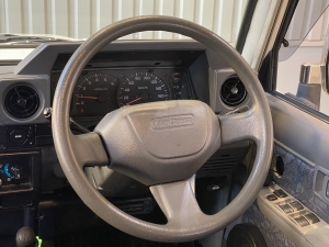 ランクル７０輸出仕様　はたらく車