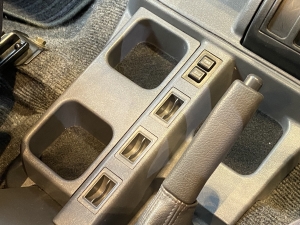 ランクル７０輸出仕様　はたらく車