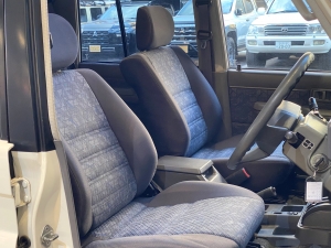ランクル７０輸出仕様　はたらく車