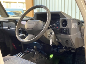 ランクル７０輸出仕様　はたらく車