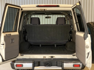ランクル７０輸出仕様　はたらく車