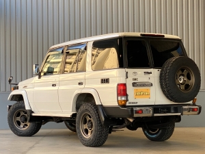 ランクル７０輸出仕様　はたらく車