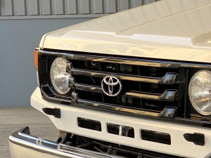 ランクル７０輸出仕様　はたらく車