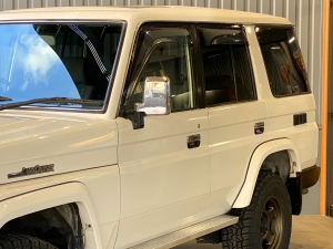 ランクル７０輸出仕様　はたらく車
