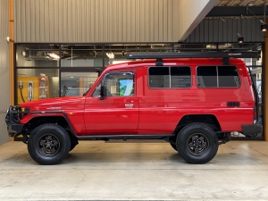 ランクル７０トゥループ　車中泊