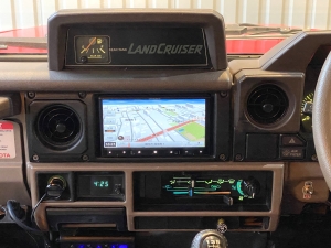 ランクル７０トゥループ　車中泊