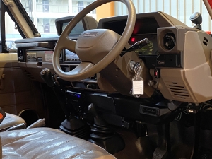 ランクル７０トゥループ　車中泊