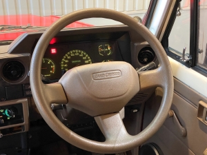 ランクル７０トゥループ　車中泊