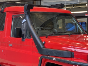 ランクル７０トゥループ　車中泊