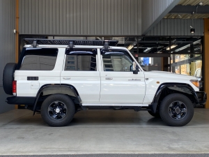 ランクル７０７０周年特別パーツ　ARB