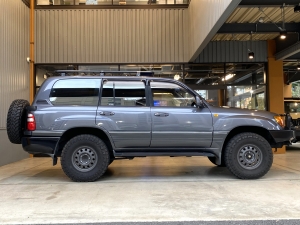 ランクル１００観音扉　特装車