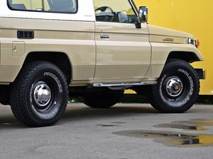 ランクル７０ＢＪ７４　オートマ　ＦＲＰトップ