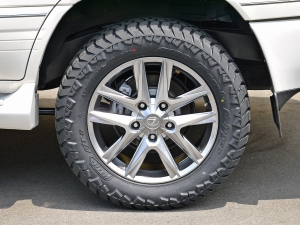 ランクル１００マルチレス　パールホワイト　ＬＸ４７０仕様テール