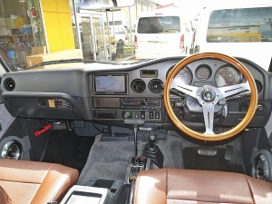ランクル６０ＦＪ６２Ｇ　ガソリン　オートマ　ロールーフ　丸目