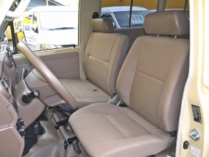 ランクル７０トゥループキャリア　適合車　左ハンドル