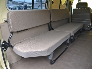 ランクル７０トゥループキャリア　適合車　左ハンドル