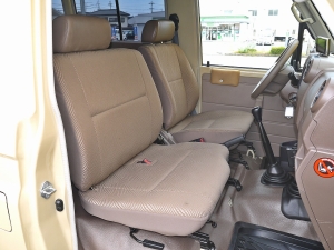 ランクル７０トゥループキャリア　適合車　左ハンドル
