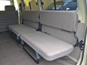 ランクル７０トゥループキャリア　適合車　左ハンドル