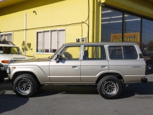 ランクル６０ＦＪ６２Ｇ　ゴールド　角目　ロールーフ