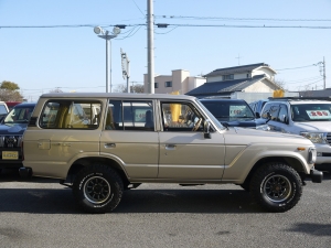 ランクル６０ＦＪ６２Ｇ　ゴールド　角目　ロールーフ