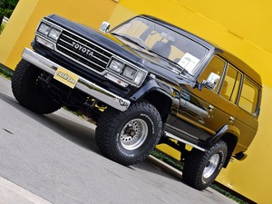 ランクル６０ディーゼルターボ　オートマ　ハイルーフ　角目