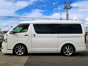 ハイエースワゴンワゴン　GL　１０人乗り　ホワイト