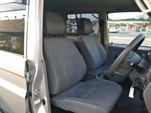 ランクル７０再販モデル　シルバー　ＴＯＹＯＴＡ文字グリル