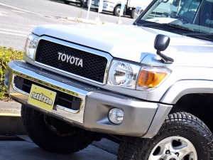 ランクル７０再販モデル　シルバー　ＴＯＹＯＴＡ文字グリル
