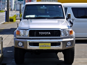 ランクル７０再販モデル　シルバー　ＴＯＹＯＴＡ文字グリル