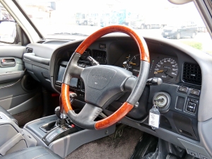 ランクル８０ランクル８０　ブラック　角目四灯　４ｘ４　ＡＲＢ