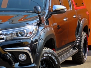 ハイラックスブラック　ＴＲＤキャノピー　オーバーフェンダー